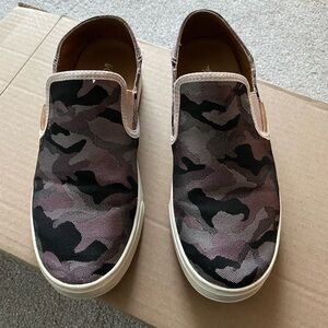 Olukai Pehuea Pai size 7.5